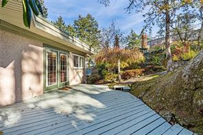 1055 Thistlewood Dr — listing photo 42 of 53