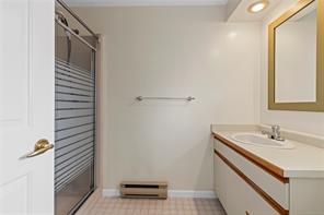 823 Yambury Rd — listing photo 16 of 33