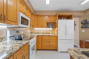 1072 Roberton Blvd — listing photo 14 of 64