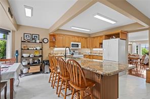 1072 Roberton Blvd — listing photo 16 of 64