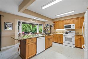 1072 Roberton Blvd — listing photo 17 of 64