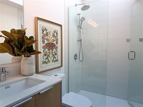 105-1720 Fairfield Rd — listing photo 13 of 33