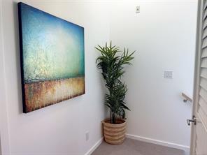 105-1720 Fairfield Rd — listing photo 19 of 33