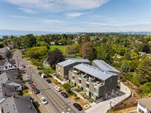 105-1720 Fairfield Rd — listing photo 29 of 33