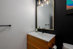 5546 Woodland Cres — listing photo 42 of 77