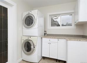 540 Whiteside St — listing photo 14 of 22