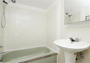 540 Whiteside St — listing photo 18 of 22