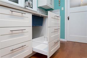 1118 Tolmie Ave — listing photo 20 of 36