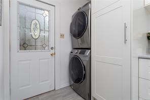 1118 Tolmie Ave — listing photo 26 of 36