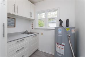 1118 Tolmie Ave — listing photo 27 of 36