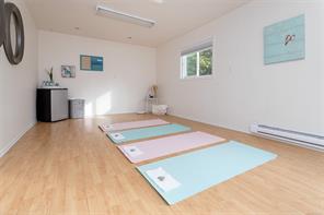 1118 Tolmie Ave — listing photo 30 of 36