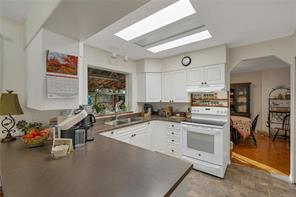 1492 Hyacinthe Bay Rd — listing photo 17 of 58