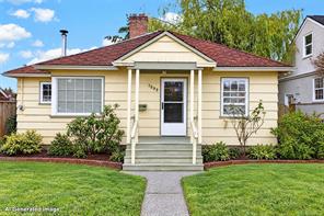 1533 Oakland Ave, Victoria