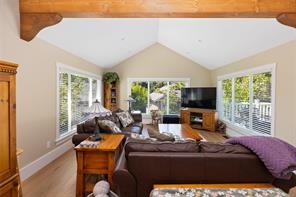 1988 Maple Bay Rd — listing photo 15 of 64