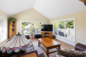 1988 Maple Bay Rd — listing photo 16 of 64