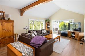 1988 Maple Bay Rd — listing photo 17 of 64