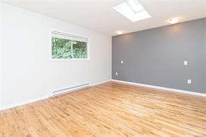 899 Cecil Blogg Dr — listing photo 13 of 25