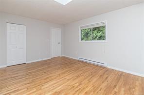 899 Cecil Blogg Dr — listing photo 14 of 25