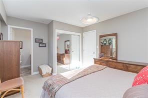 1025 Waverly Terr — listing photo 14 of 38