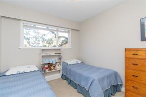 1025 Waverly Terr — listing photo 18 of 38