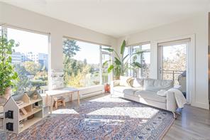 403 3815 Rowland Ave, Saanich
