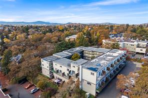 211 991 Cloverdale Ave, Saanich