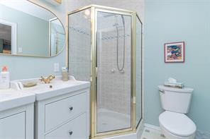 421 Walker Ave — listing photo 37 of 68