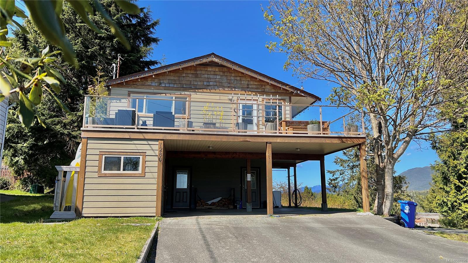 $995,000 - 1280 Rupert Rd<br>Ucluelet, British Columbia, V0R 3A0