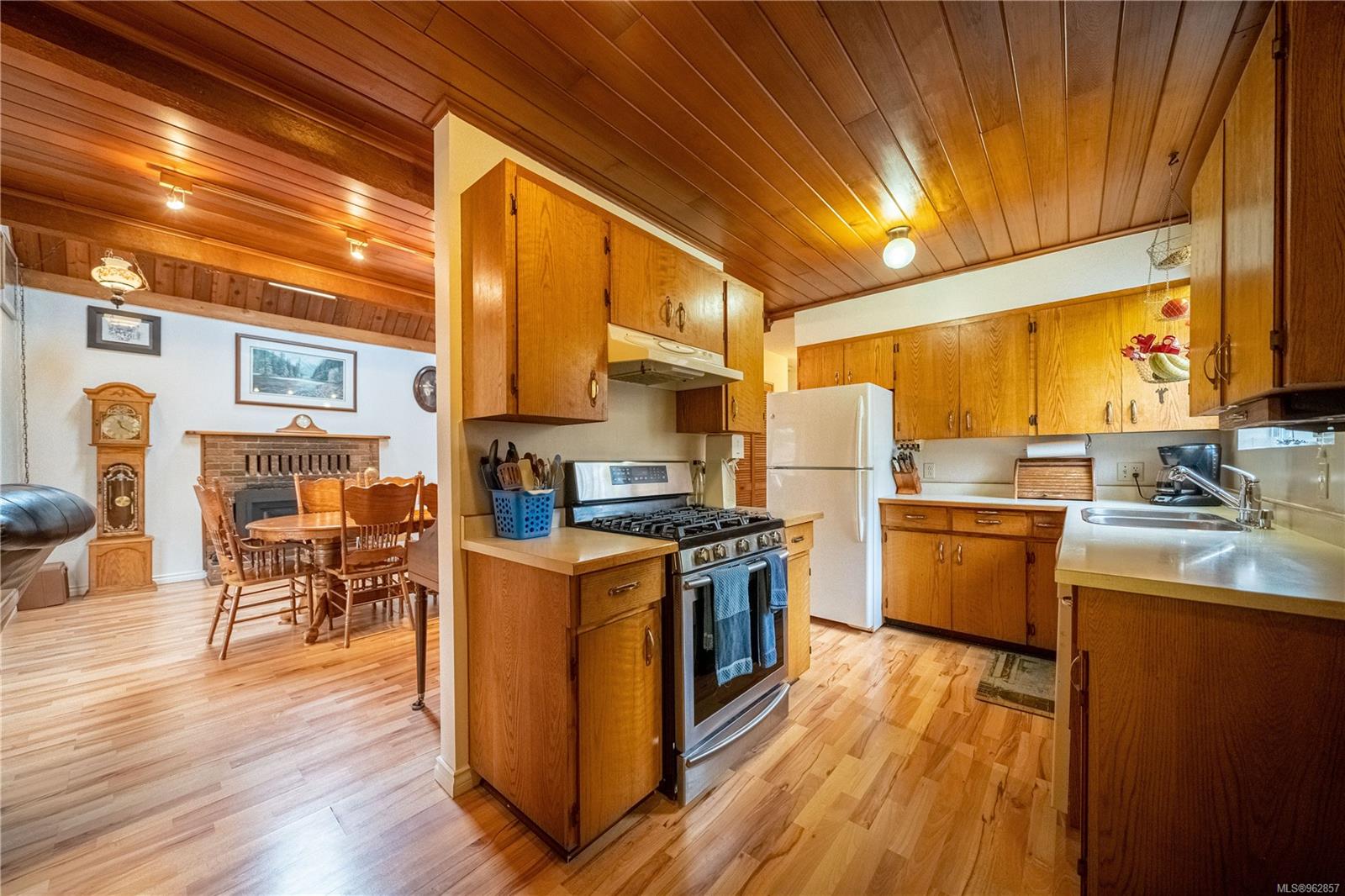 $1,450,000 - 375 Neill St<br>Tofino, British Columbia, V0R 2Z0