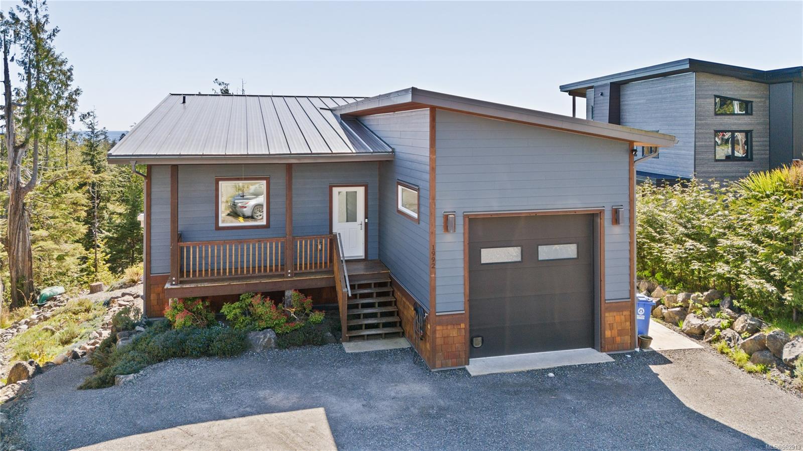 $1,175,000 - 1992 Athlone Rd<br>Ucluelet, British Columbia, V0R 3A0