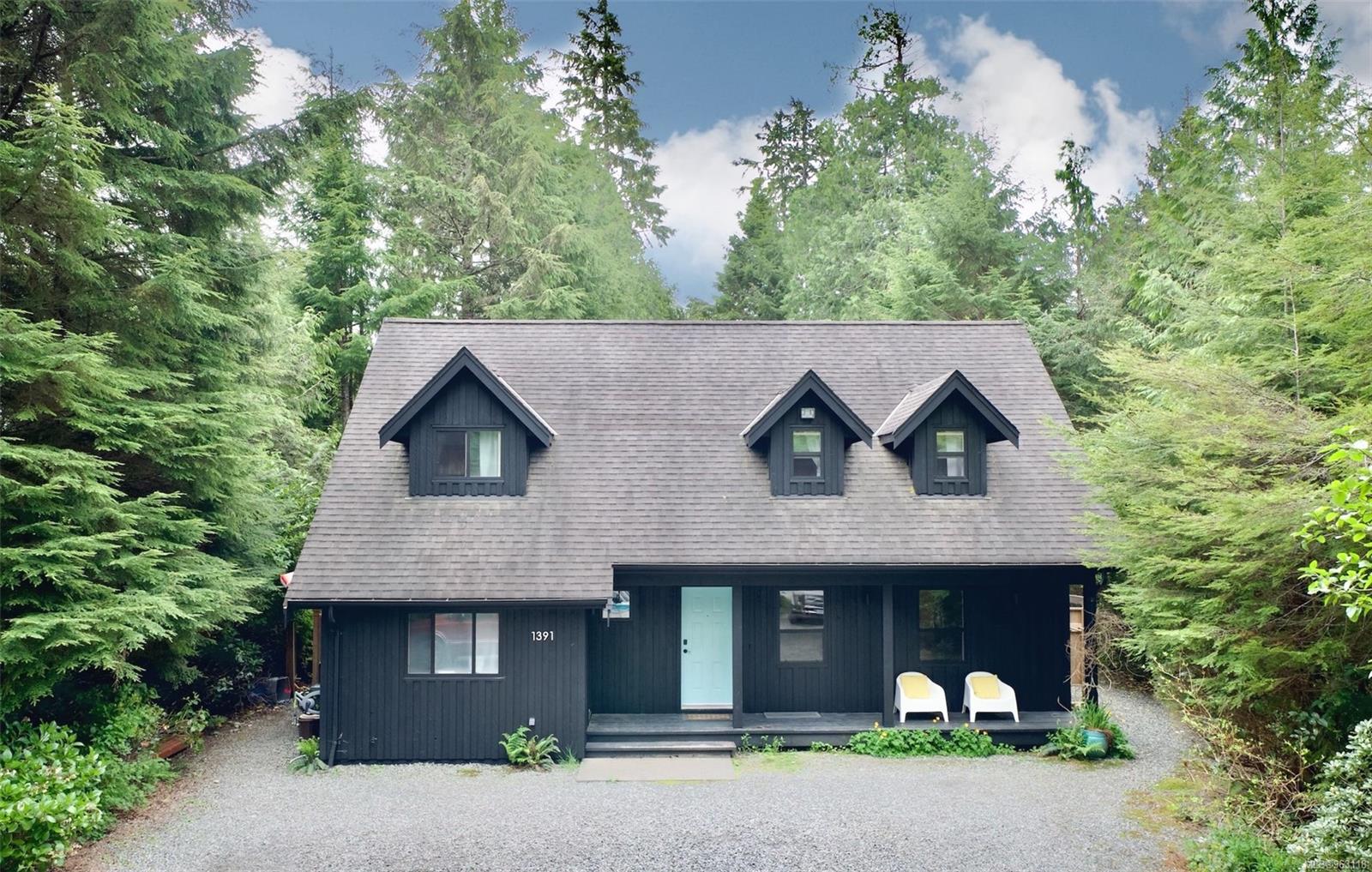 $1,819,000 - 1391 Chesterman Beach Rd<br>Tofino, British Columbia, V0R 2Z0