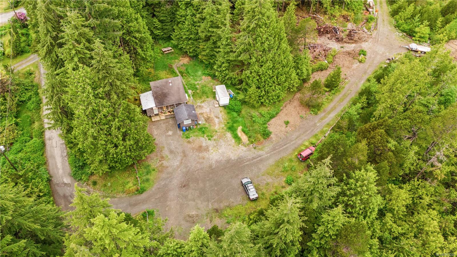 $1,149,000 - 15 Sutton Rd<br>Ucluelet, British Columbia, V0R 3A0