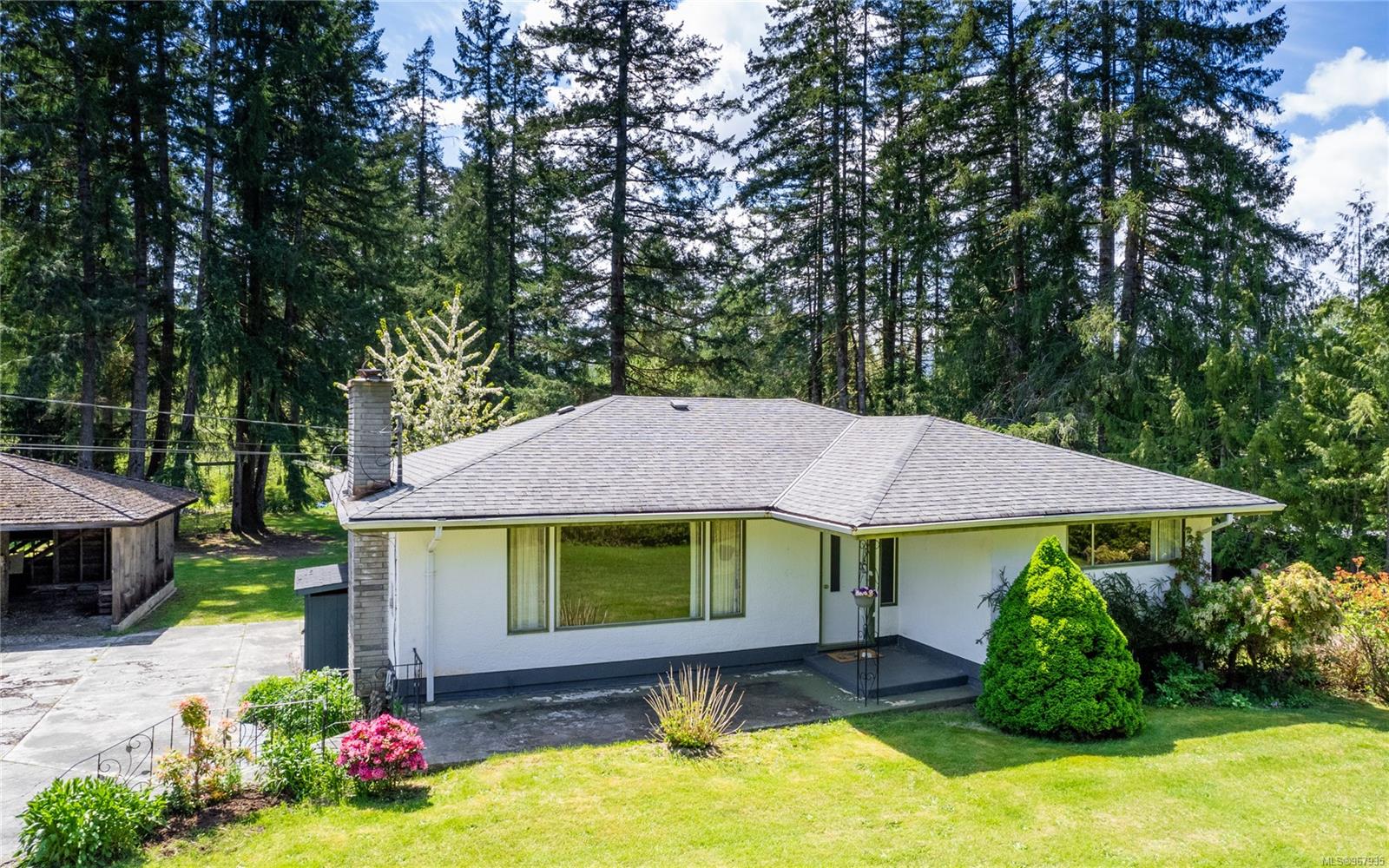 $750,000 - 6124 Lugrin Rd<br>Port Alberni, British Columbia, V9Y 8K6