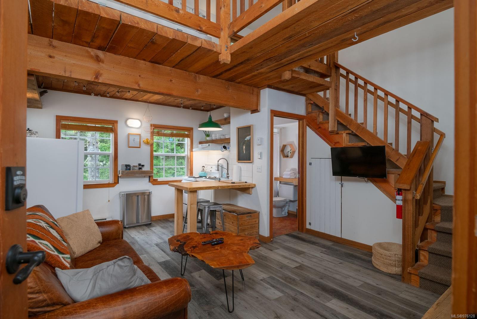 $575,000 - 1002 Peninsula Rd<br>Ucluelet, British Columbia, V0R 3A0