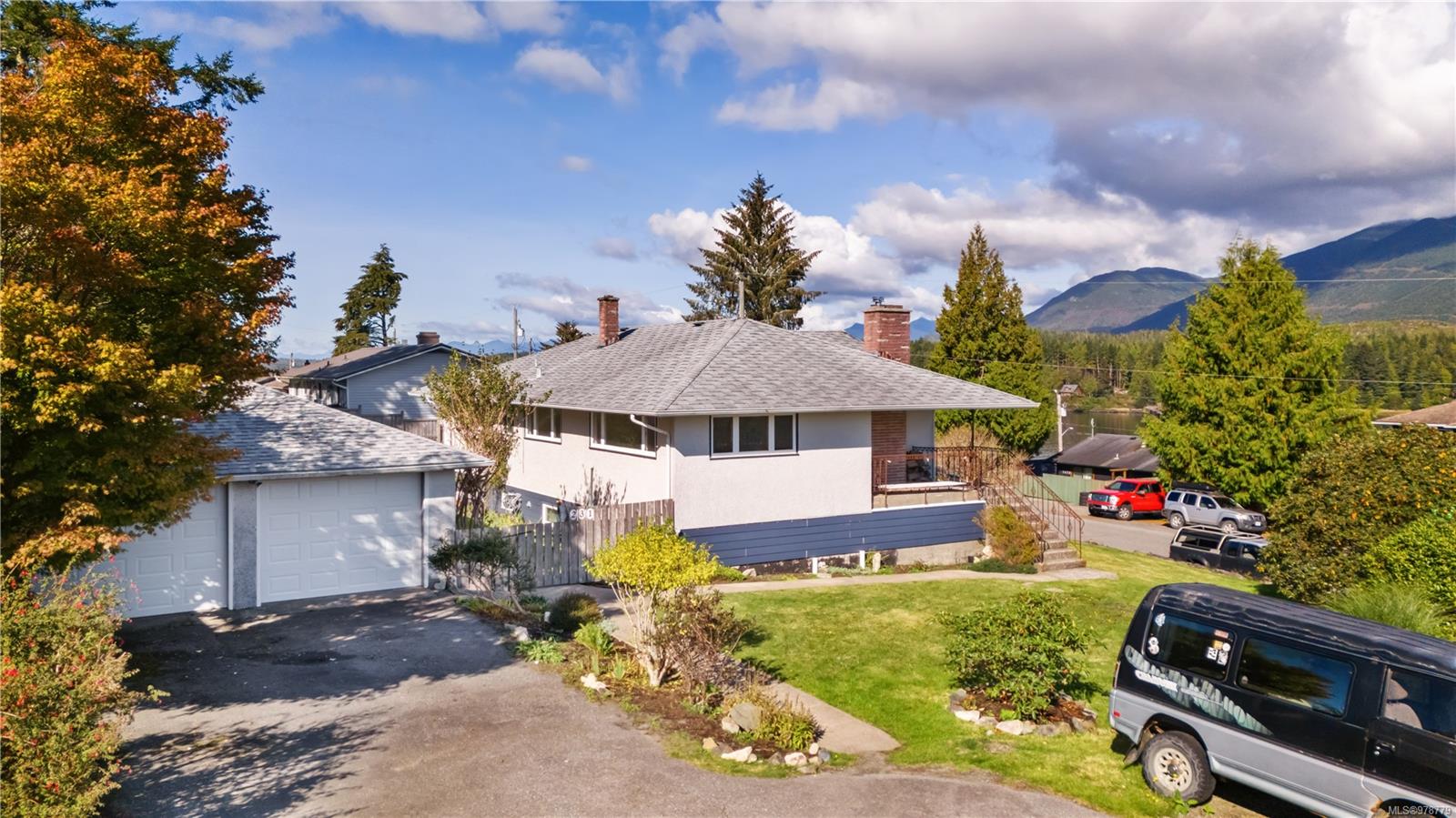 $1,075,000 - 231 Otter St<br>Ucluelet, British Columbia, V0R 3A0