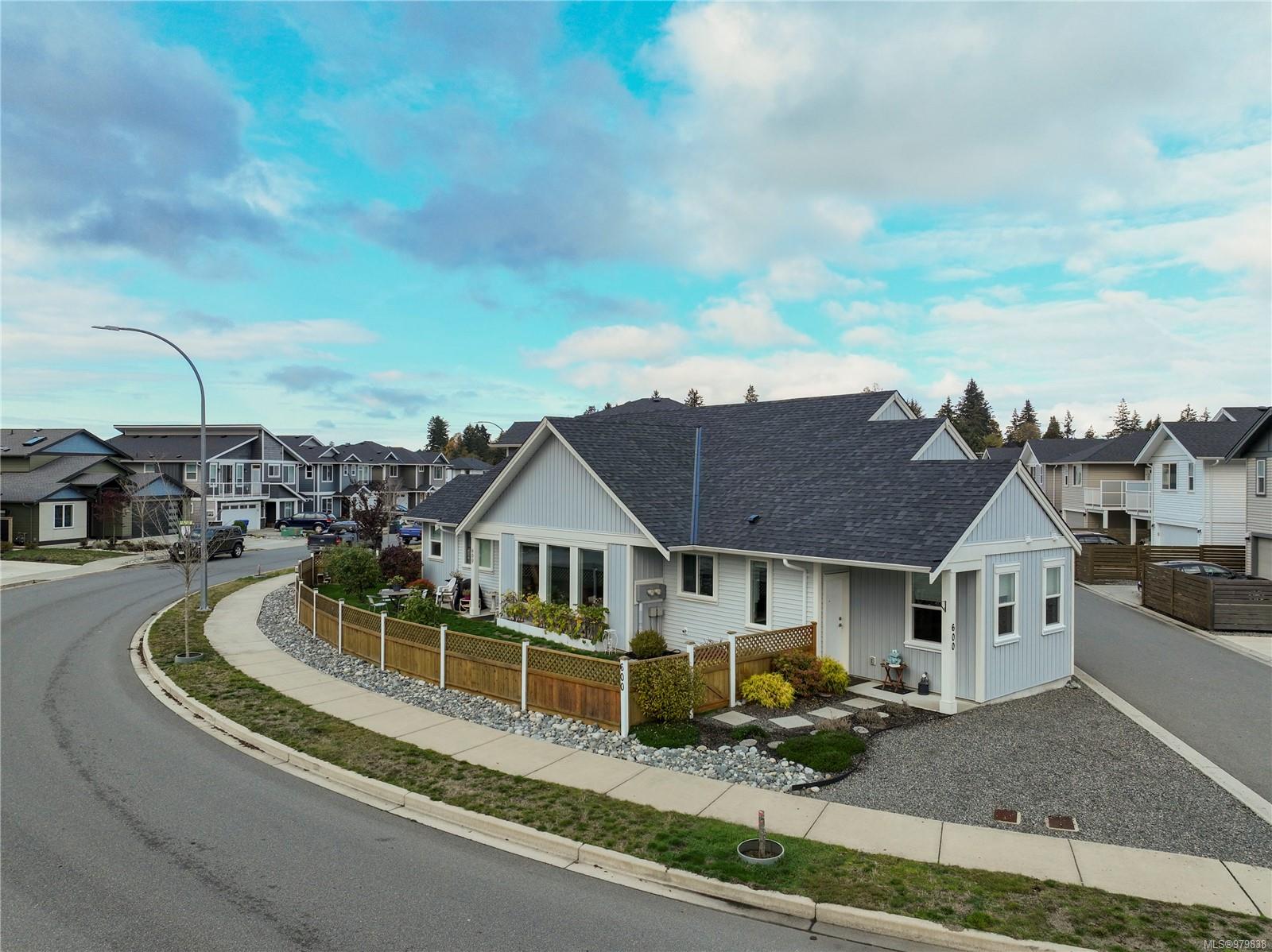 $948,900 - 600 Ravenswood Dr<br>British Columbia, V9R 0J6