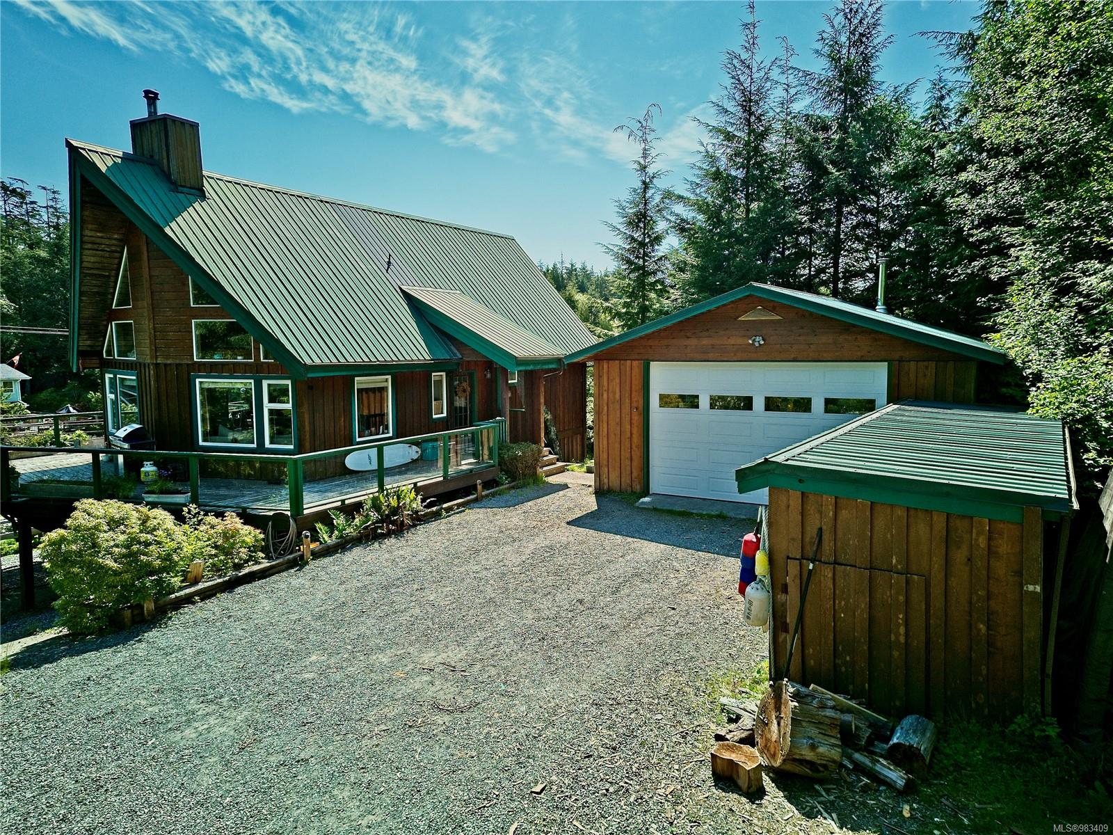 $980,000 - 1373 Victoria Rd<br>Ucluelet, British Columbia, V0R 3A0