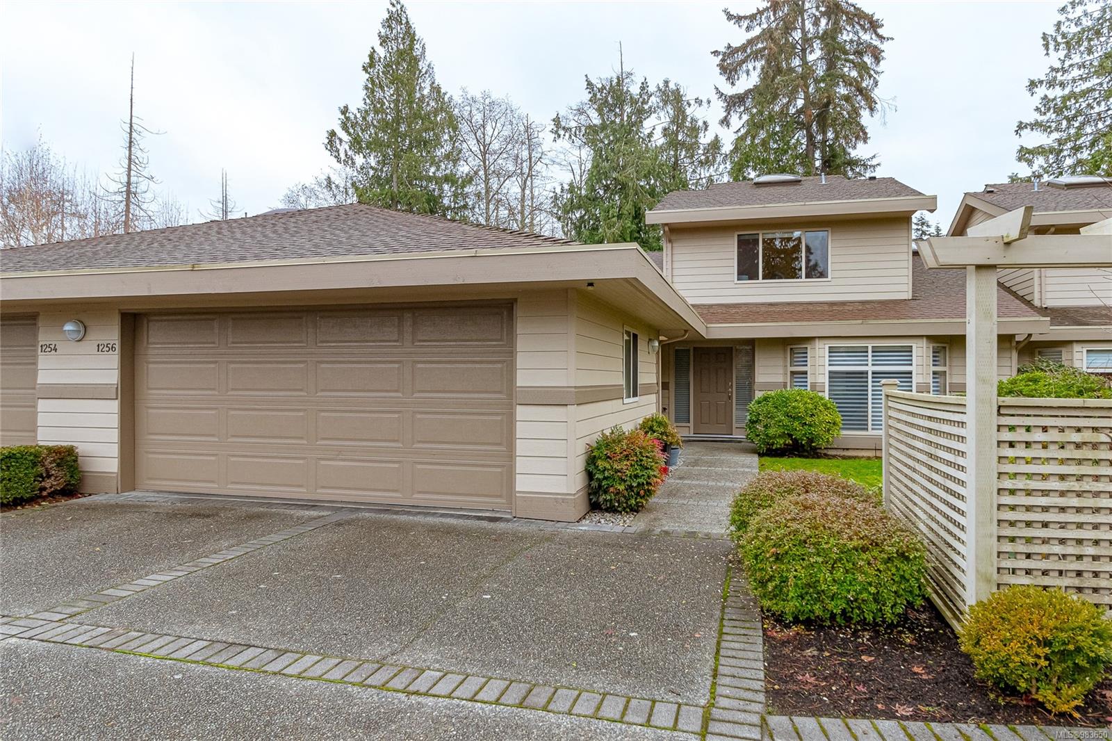 $889,000 - 1256 Roberton Blvd<br>British Columbia, V9P 2P8