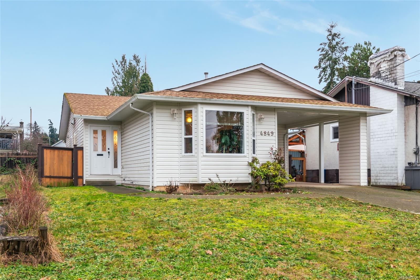 $569,900 - 4849 Swanson St<br>Port Alberni, British Columbia, V9Y 6M7