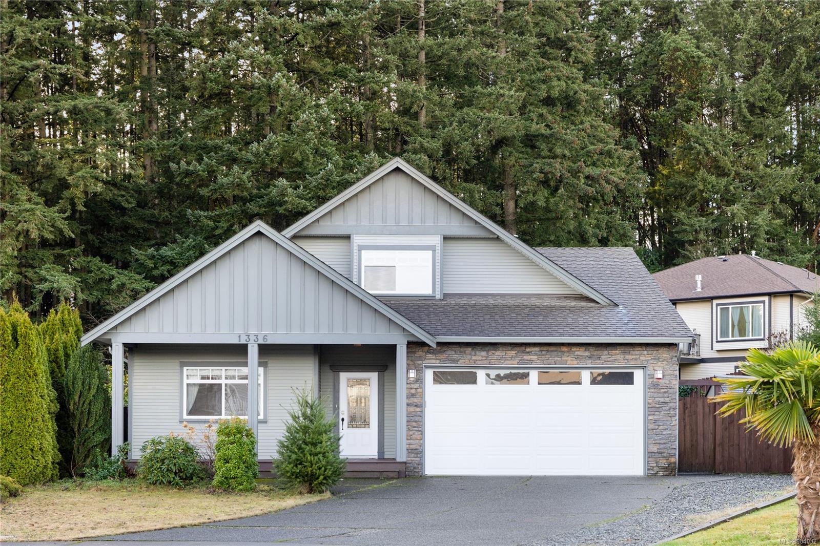 $925,000 - 1336 Thalia Pl<br>British Columbia, V9R 7E1