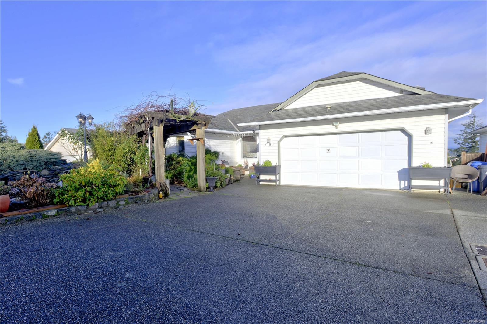 $995,000 - 2160 Woodthrush Pl<br>British Columbia, V9R 6V2