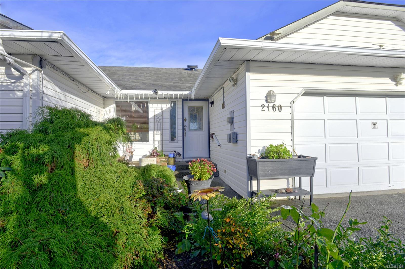 $995,000 - 2160 Woodthrush Pl<br>British Columbia, V9R 6V2