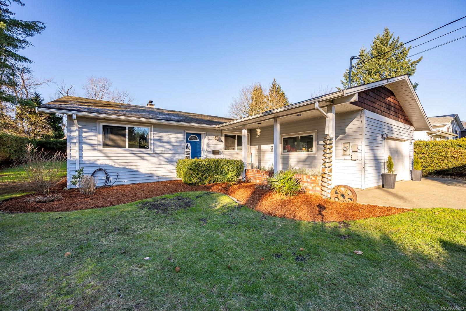 $915,000 - 2712 Paula Pl<br>British Columbia, V9N 6H8