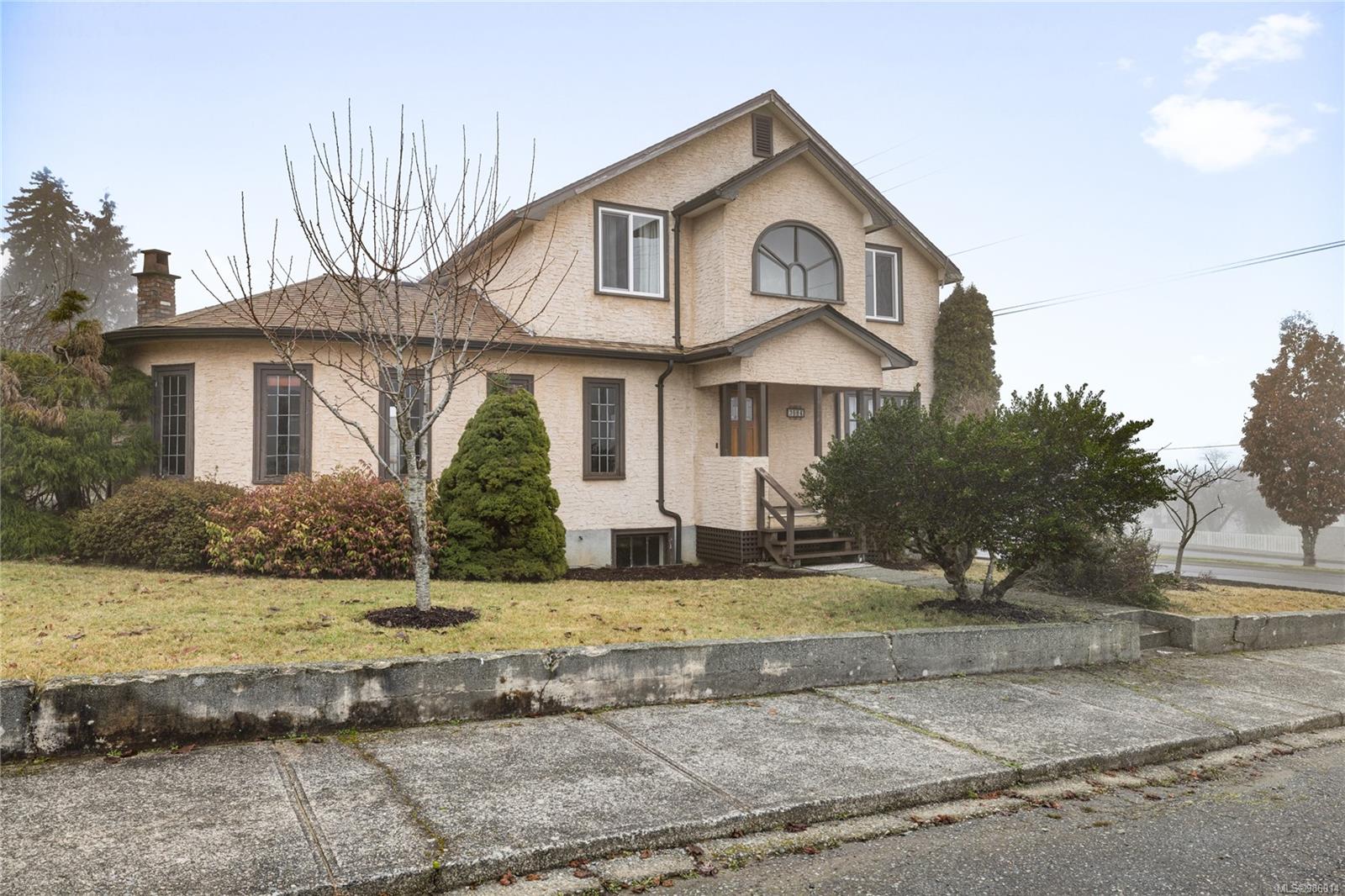 $799,000 - 3084 11th Ave<br>Port Alberni, British Columbia, V9Y 2R2