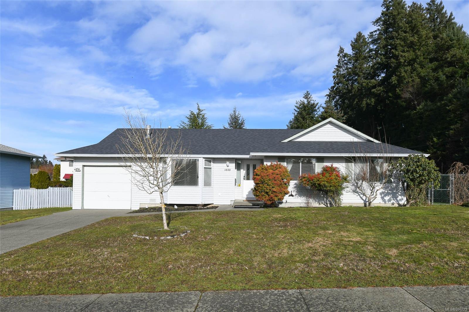 $769,900 - 1400 Dogwood Ave<br>British Columbia, V9M 2Z5