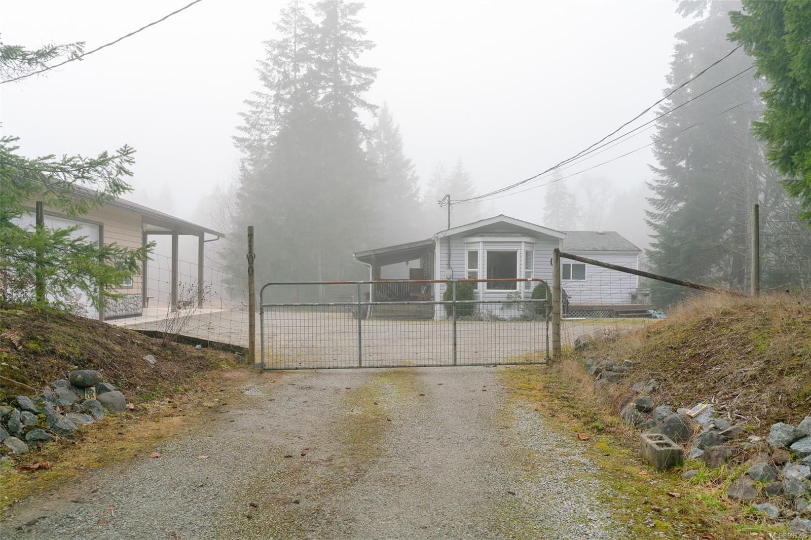 $1,100,000 - 7100 Beaver Creek Rd<br>Port Alberni, British Columbia, V9Y 8M3