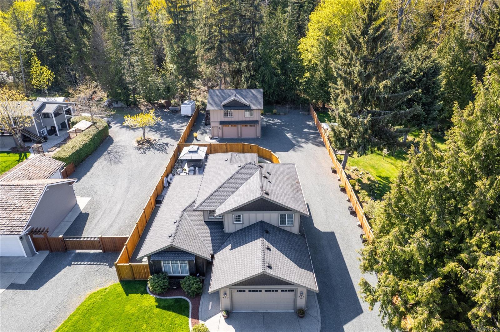 $1,595,000 - 423 Craig St<br>British Columbia, V9P 1L2