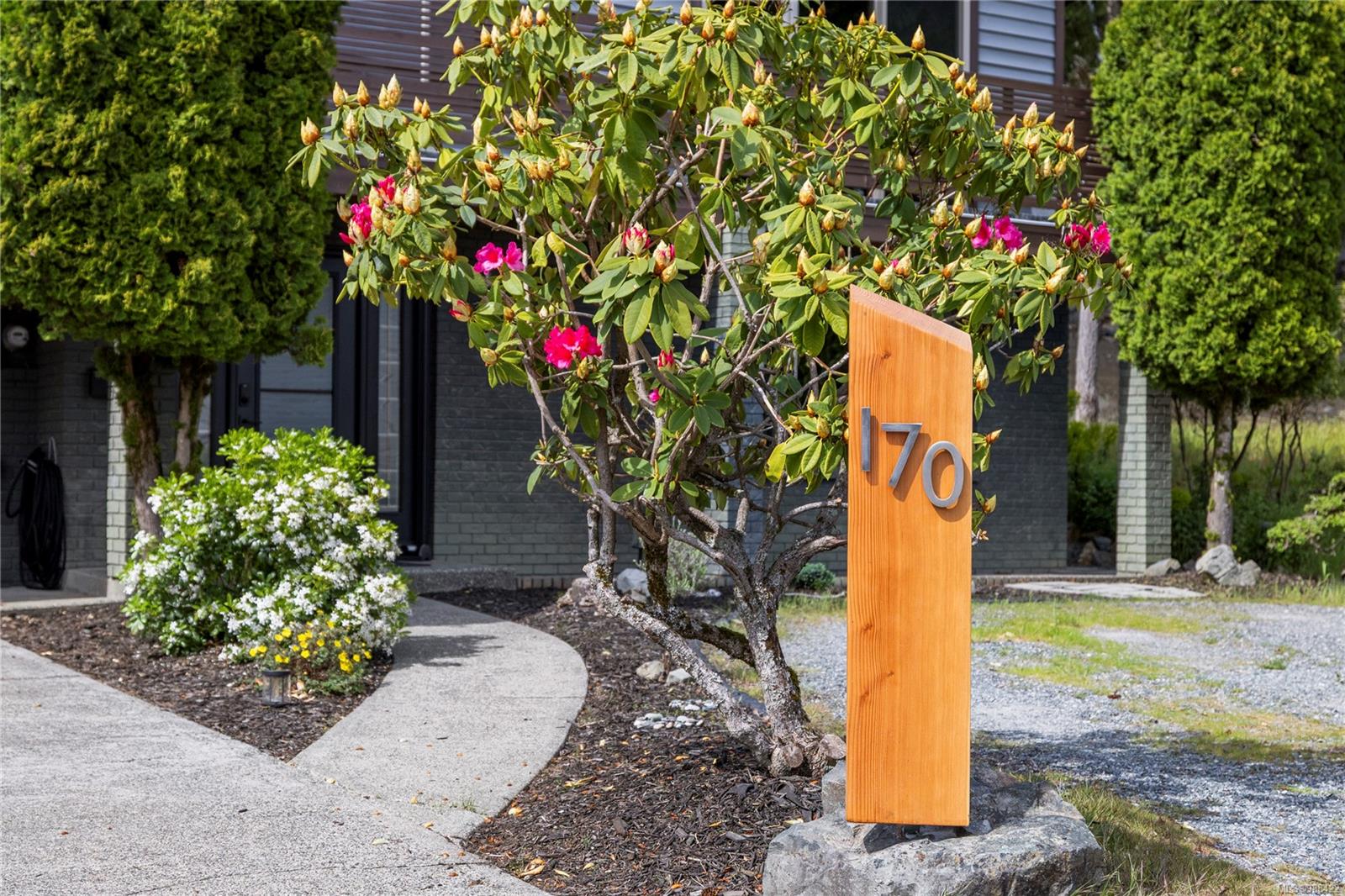 $1,049,000 - 170 Locksley Pl<br>British Columbia, V9T 4S5