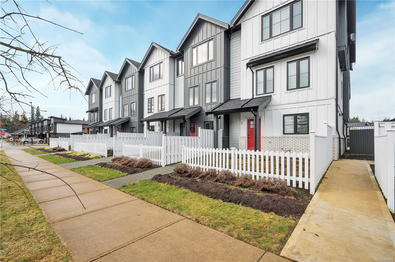 $635,000 - 701 Sitka St<br>British Columbia, V9H 0E5