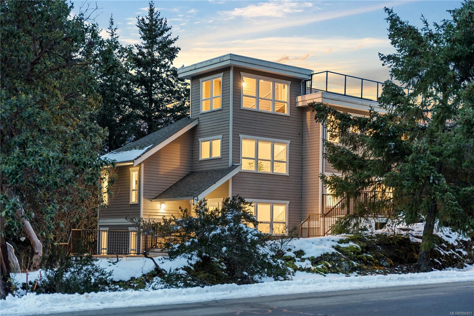 $1,395,000 - 967 Osprey Dr<br>British Columbia, V9L 5S9